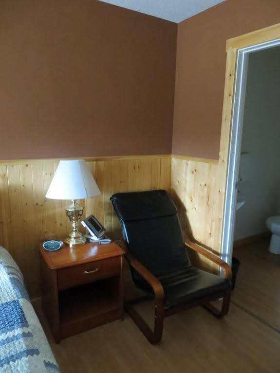 Fort Motel Fort Macleod Extérieur photo